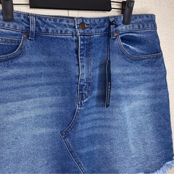SOLD✨NWT Versona Size 14 Denim Mini Skirt with Raw Fringe Hem - Picture 5 of 7
